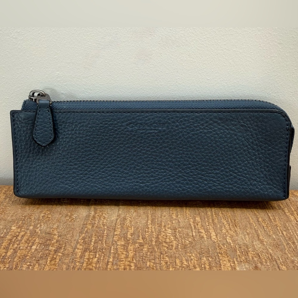 ❗️SOLD❗️COACH ORGANIZATIONAL CASE C6989
Color: Denim with Gunmetal Hardware.